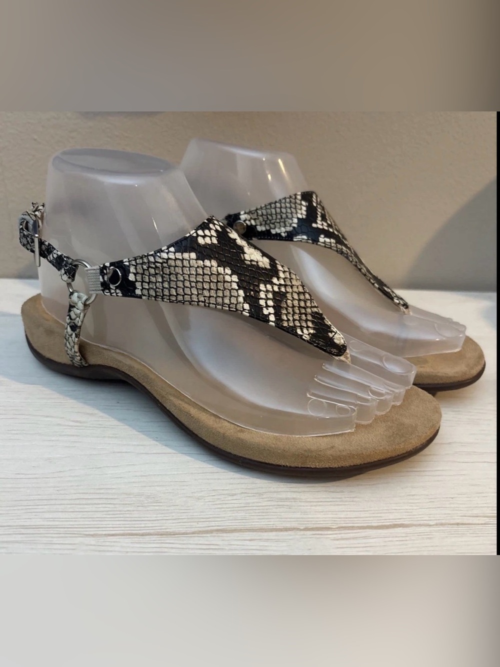 Vionic Women's Kirra Orthopedic Thong Sandal Leather Snakeskin Sz